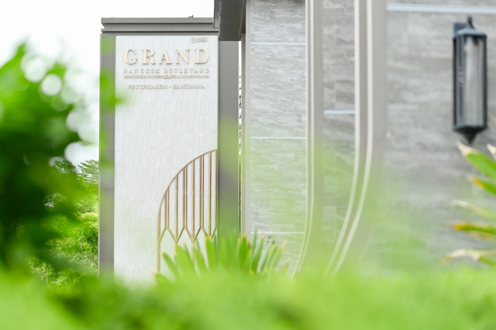 Grand-Bangkok-Boulevard-Petchkasem-Kanchana-Center-5