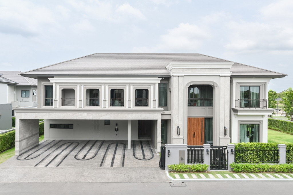 Grand-Bangkok-Boulevard-Petchkasem-Kanchana-Outsize-1