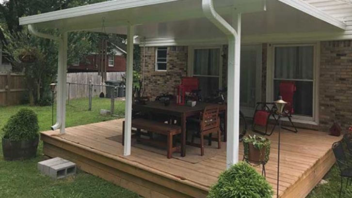 Decking bisa menjadi tambahan unik untuk teras rumah (Foto: Maclin)