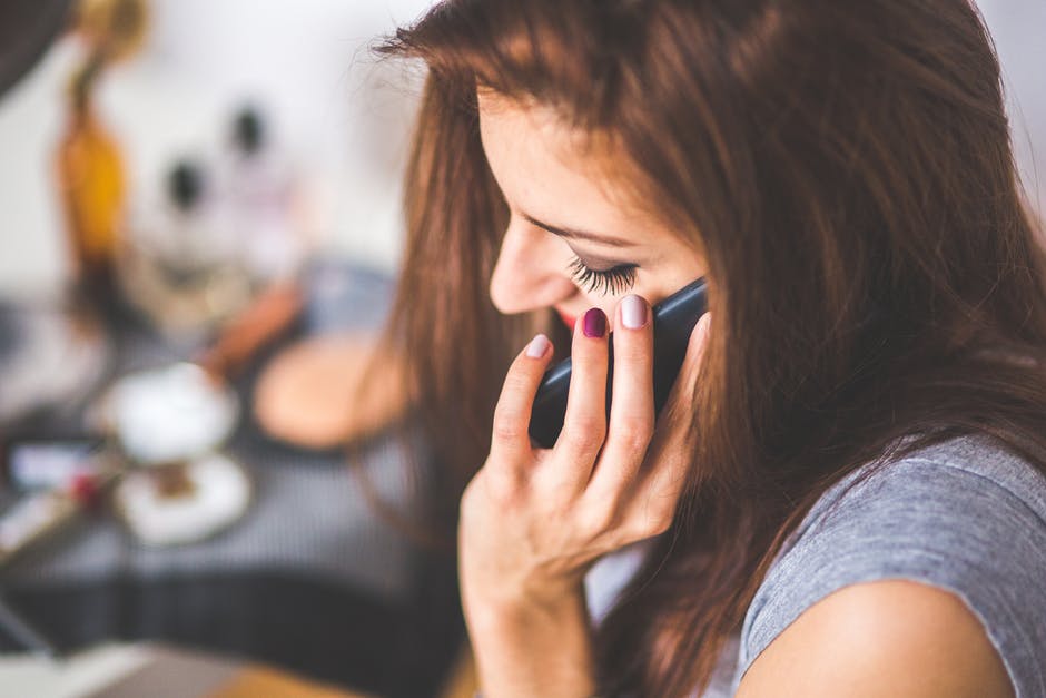 Pergunakan waktu luang untuk menanyakan kabar dari kerabat Anda (Foto: Pexels)