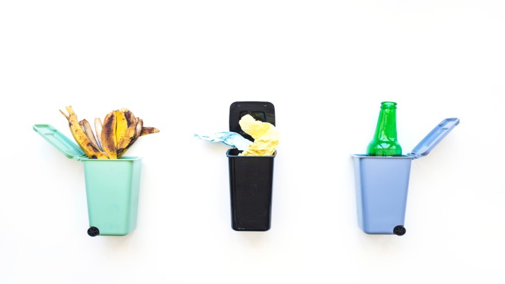 Pilah dan potong-potong sampah organik. (Foto: Freepik)