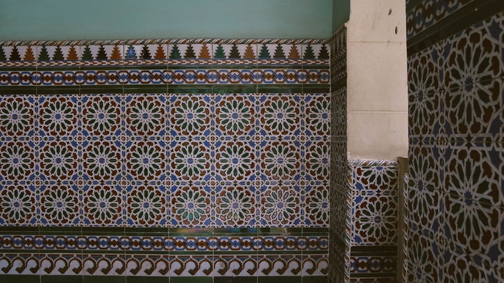 Salah satu kelebihan adalah harga keramik yang bervariasi. (Foto: Pexels)
