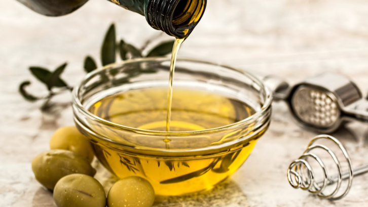 Cara membuat sabun cuci piring dengan minyak jelantah dapat membantu menjaga lingkungan. (Sumber: Pexels.com)