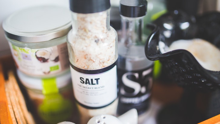 Garam adalah salah satu bahan untuk mengusir rayap. (Sumber: Pexels.com)