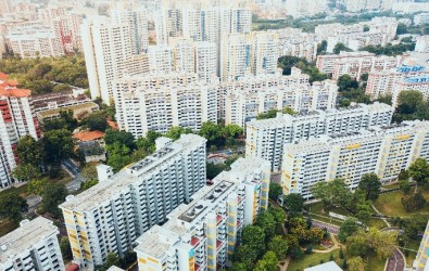 unsplash-singapore hdb blocks old and new