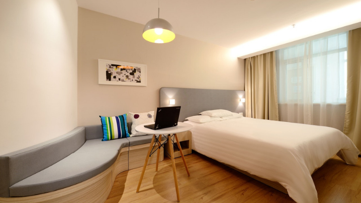 Desain kamar yang minimalis selalu menjadi favorit bagi banyak orang. (Foto: Pexels - Pixabay)