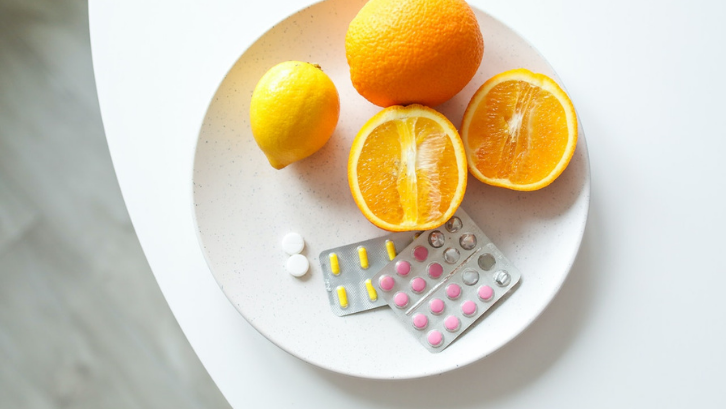 Alergi bisa dihindari dengan mengonsumsi antihistamin dan rutin mengonsumsi buah-buahan. (Foto: Pexels - Polina Tankilevitch)