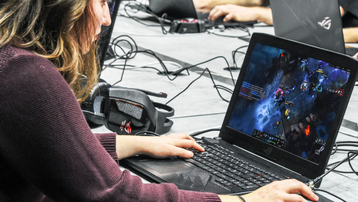 Laptop gaming dibekali dengan spesifikasi yang jauh lebih mumpuni dibandingkan dengan laptop umumnya. (Foto: WIRED)