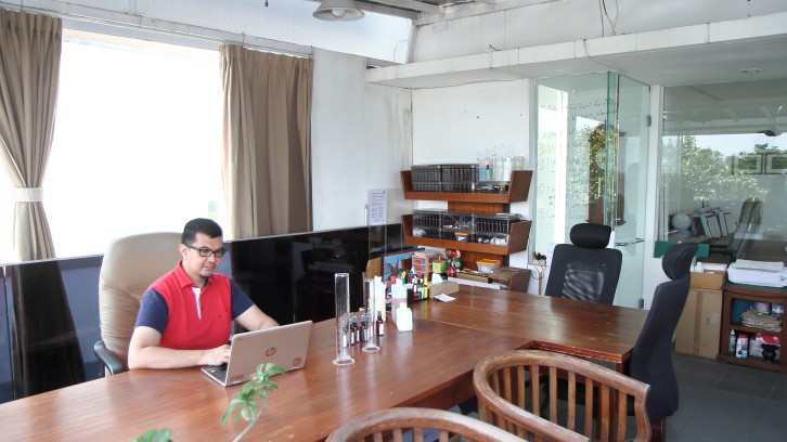 Cerita Rumah Fadil: Pindah-pindah Rumah Mengikuti Lokasi Kantor Agensi