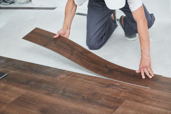 Vinyl Flooring And Vinyl Floor Tiles: The 8 Pros And Cons