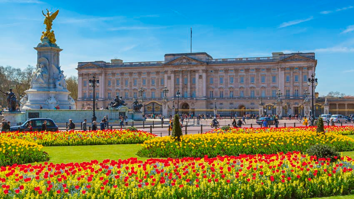 Buckingham Palace merupakan tempat tinggal khusus keluarga kerajaan Inggris. (Foto: Lonely Planet)