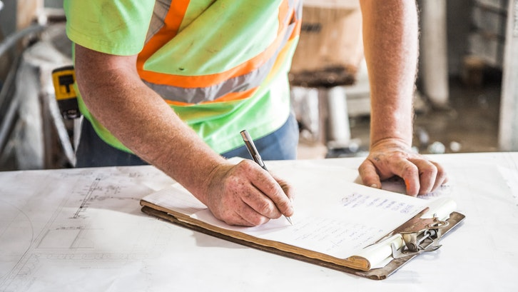 RAB bongkar rumah lama perlu dihitung secara tepat per meter persegi. (Foto: Burst/Pexels)