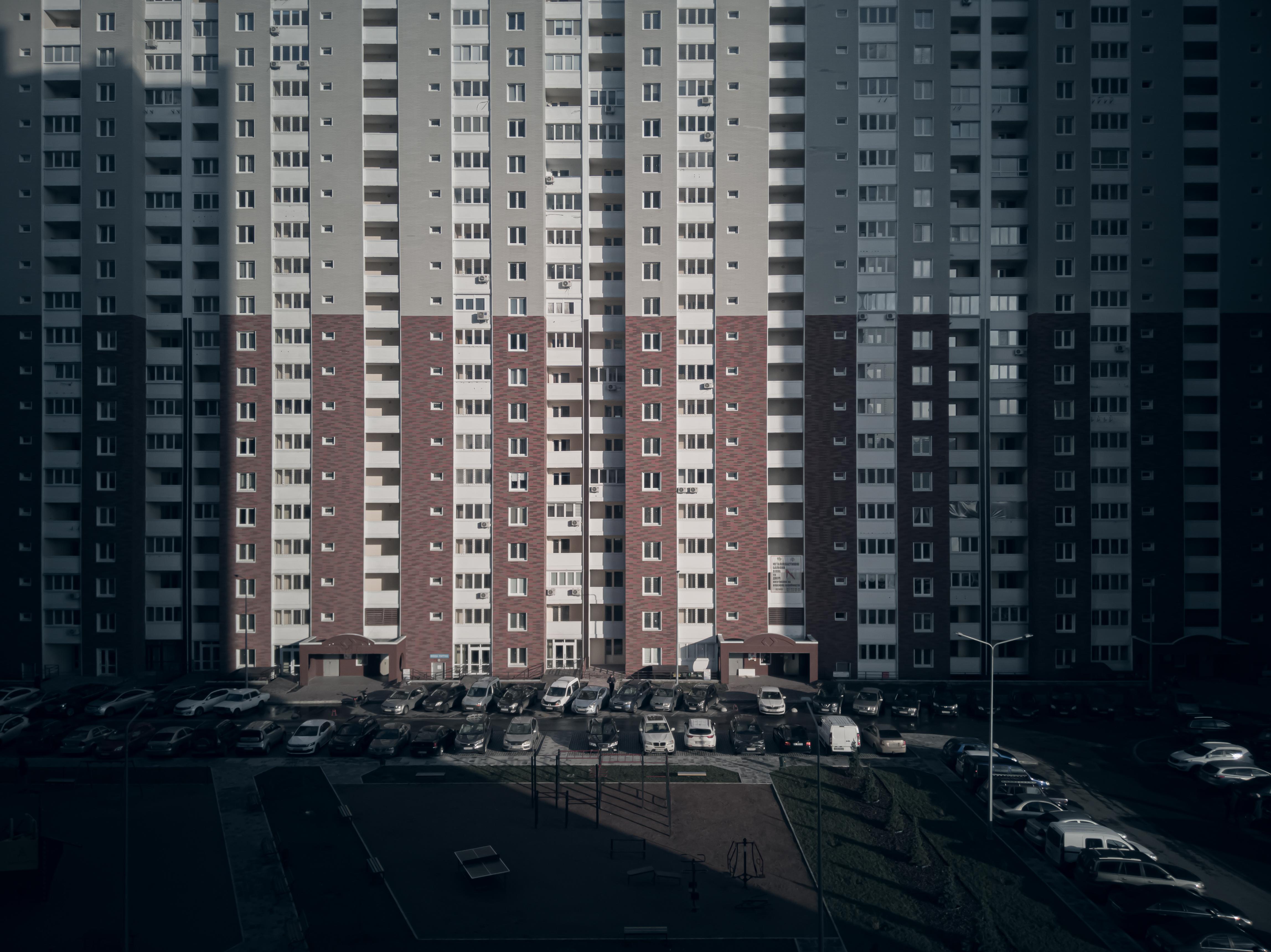 ตึกสูงบังแดด-บังลม ผิดกฎหมายหรือไม่