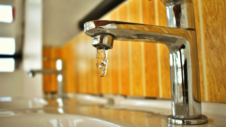 Kran stainless memiliki ketahanan yang baik terhadap karat. (Foto: Pexels - Nithin PA)