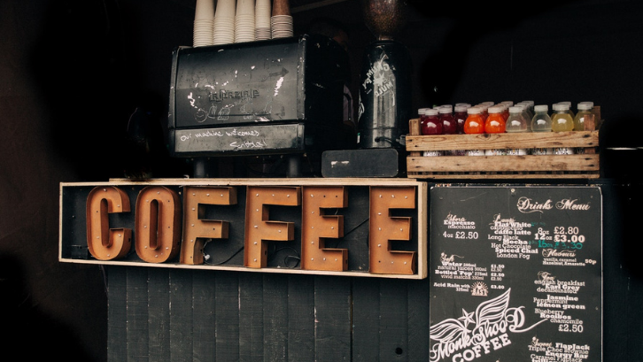 Kenali konsep warung kopi supaya bisa menjadi referensi untuk Anda. (Foto: Pexels - Clem Onojeghuo)