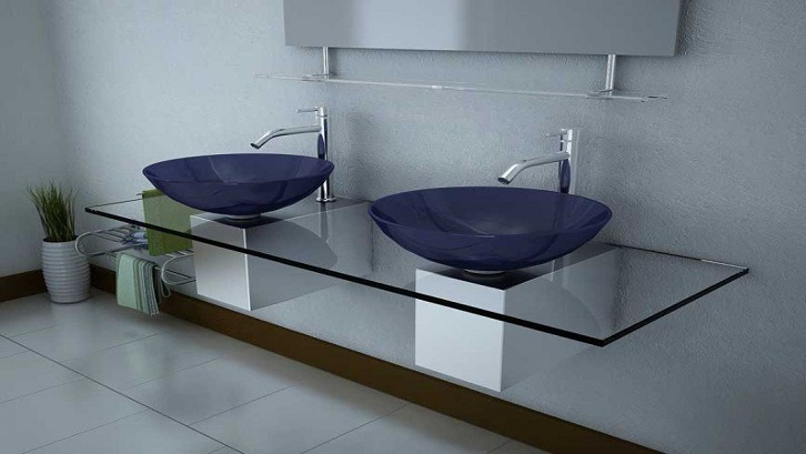 Boleh jadi meja wastafel kaca adalah jawaban yang tepat untuk kamar mandi di rumah. Sumber: Bramble Furniture