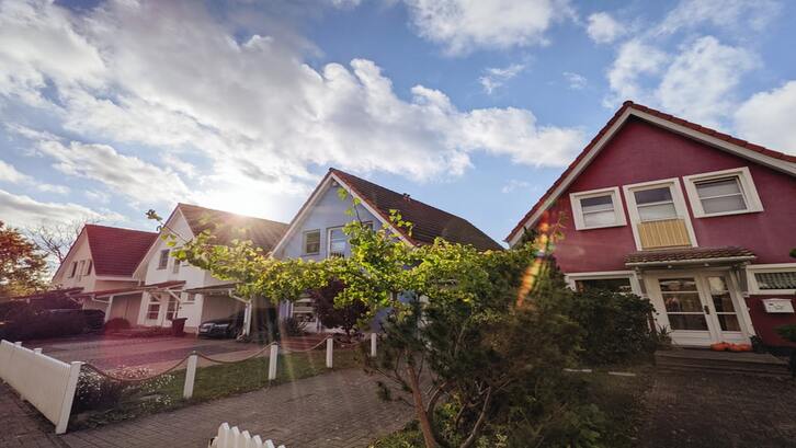 Perumahan Residence biasanya mengusung konsep minimalis atau sederhana. (Foto: Unsplash - Terrah Holly)