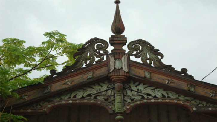 Bahan bangunan utama untuk rumah adat Kalimantan Selatan didominasi oleh kayu. (Foto: Get Borneo)