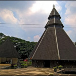 Alt Text - Rumah Adat Papua: Kariwari