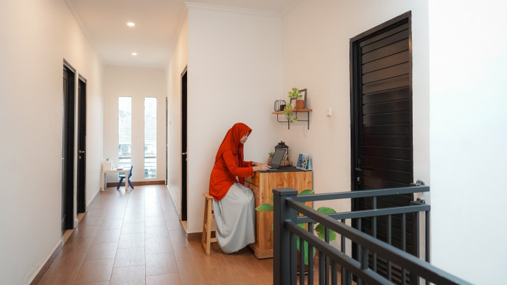 Cerita Rumah Rena: Udara Lembap Kusen Dimakan Rayap, Dana Terbatas Renovasi Berdasarkan Skala Prioritas